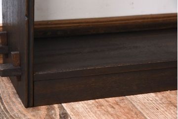 アンティーク家具　アンティーク　小ぶりな楔(くさび)式本棚(飾り棚・ディスプレイラック)