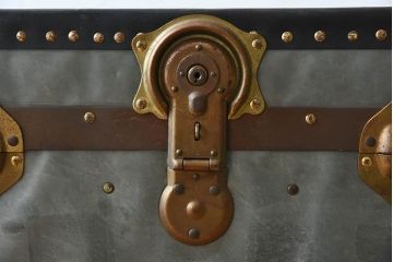 アンティーク雑貨　ビンテージスタイル　イギリスアンティークの大きなトランク