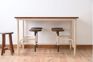 ラフジュ工房オリジナル　アイアンフレームの4脚格納スツール付き作業台(テーブル・机)