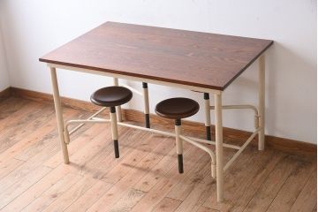 ラフジュ工房オリジナル　アイアンフレームの4脚格納スツール付き作業台(テーブル・机)