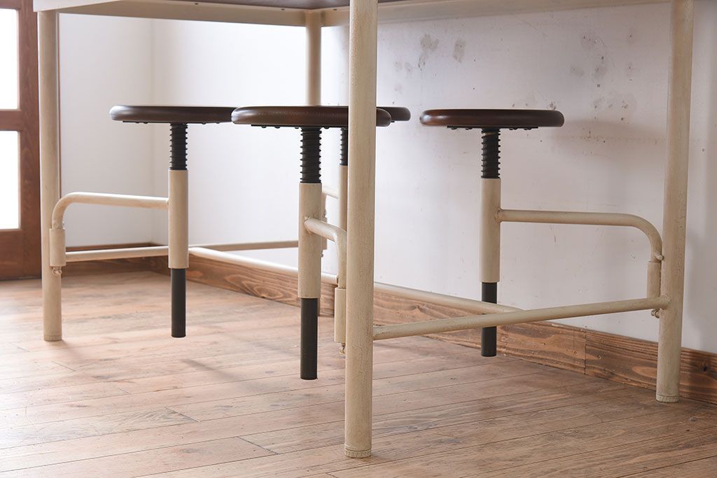 ラフジュ工房オリジナル　アイアンフレームの4脚格納スツール付き作業台(テーブル・机)