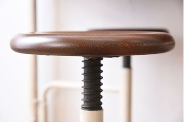 ラフジュ工房オリジナル　アイアンフレームの4脚格納スツール付き作業台(テーブル・机)