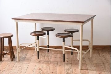 ラフジュ工房オリジナル　アイアンフレームの4脚格納スツール付き作業台(テーブル・机)