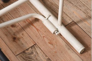 ラフジュ工房オリジナル　アイアンフレームの4脚格納スツール付き作業台(テーブル・机)