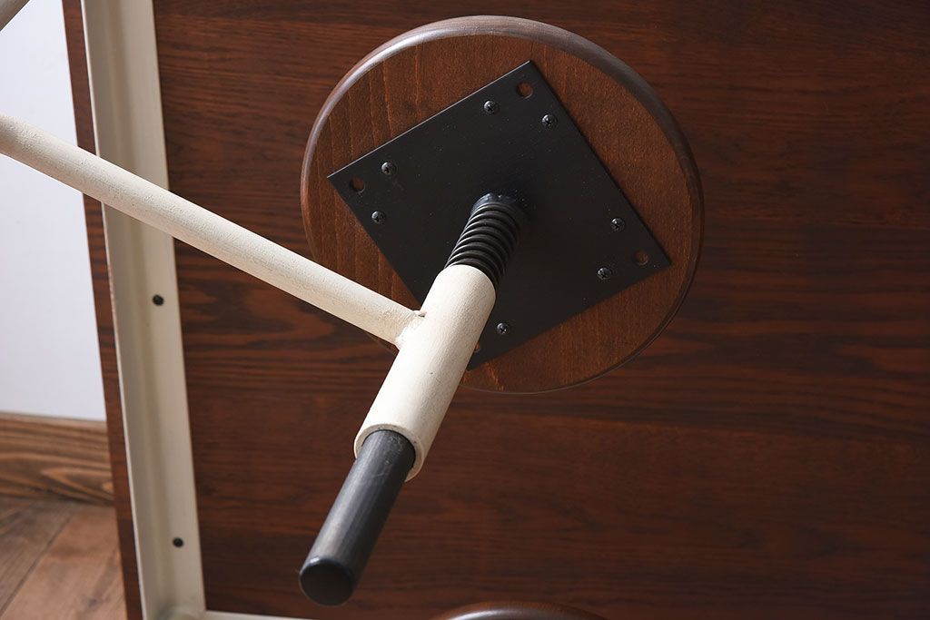 ラフジュ工房オリジナル　アイアンフレームの4脚格納スツール付き作業台(テーブル・机)