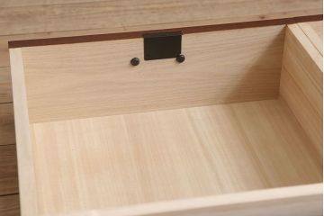 中古　タモ材製　民芸家具　高級品　2段重ね食器棚(定価38万8千円)