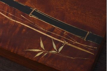 アンティーク雑貨 アンティーク 漆塗り クスノキ材 蒔絵入り襟箱(半襟箱)