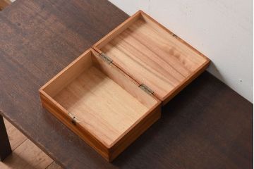 アンティーク雑貨　古い木製のレトロな小物収納箱