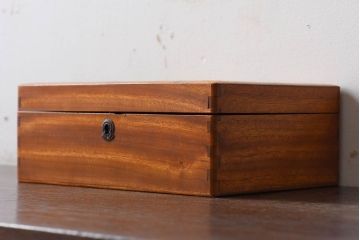 アンティーク雑貨　古い木製のレトロな小物収納箱