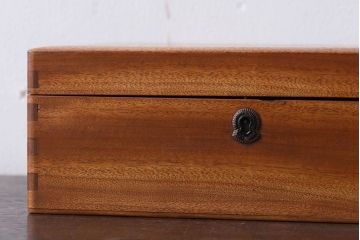 アンティーク雑貨　古い木製のレトロな小物収納箱
