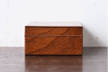 アンティーク雑貨　古い木製のレトロで小さな小物収納箱