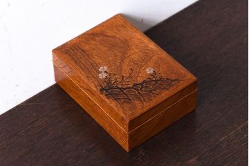 アンティーク雑貨　古い木製のレトロで小さな小物収納箱