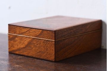 アンティーク雑貨　古い木製のレトロで小さな小物収納箱