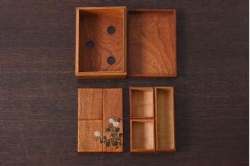 アンティーク雑貨　古い木製のレトロで小さな小物収納箱