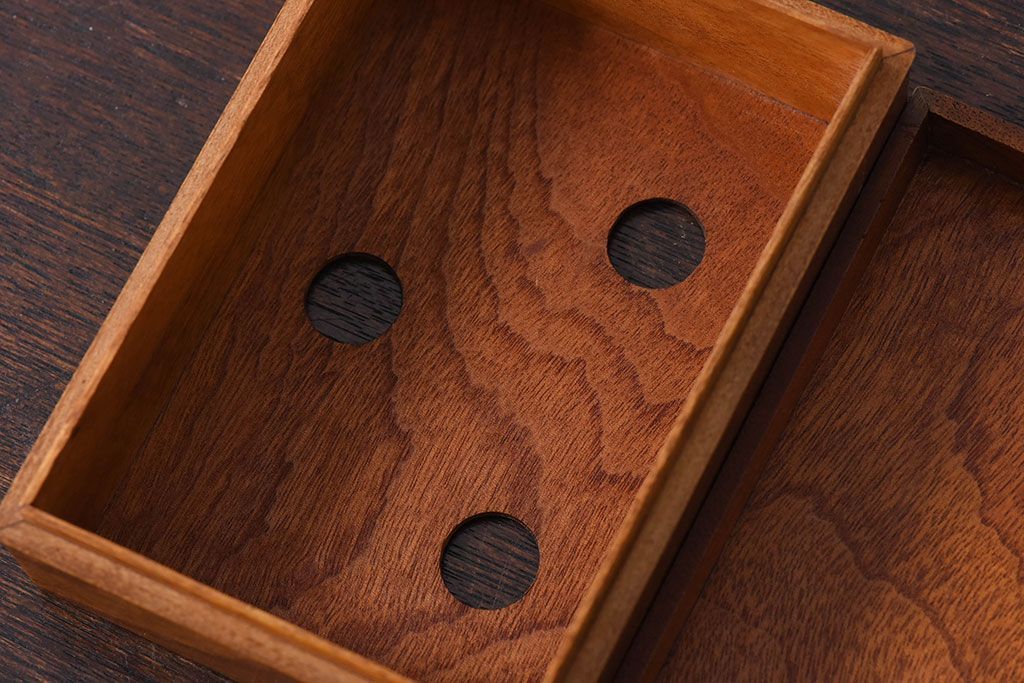 アンティーク雑貨　古い木製のレトロで小さな小物収納箱