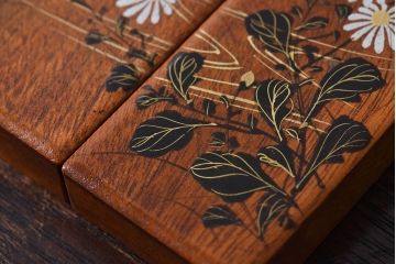 アンティーク雑貨　古い木製のレトロで小さな小物収納箱