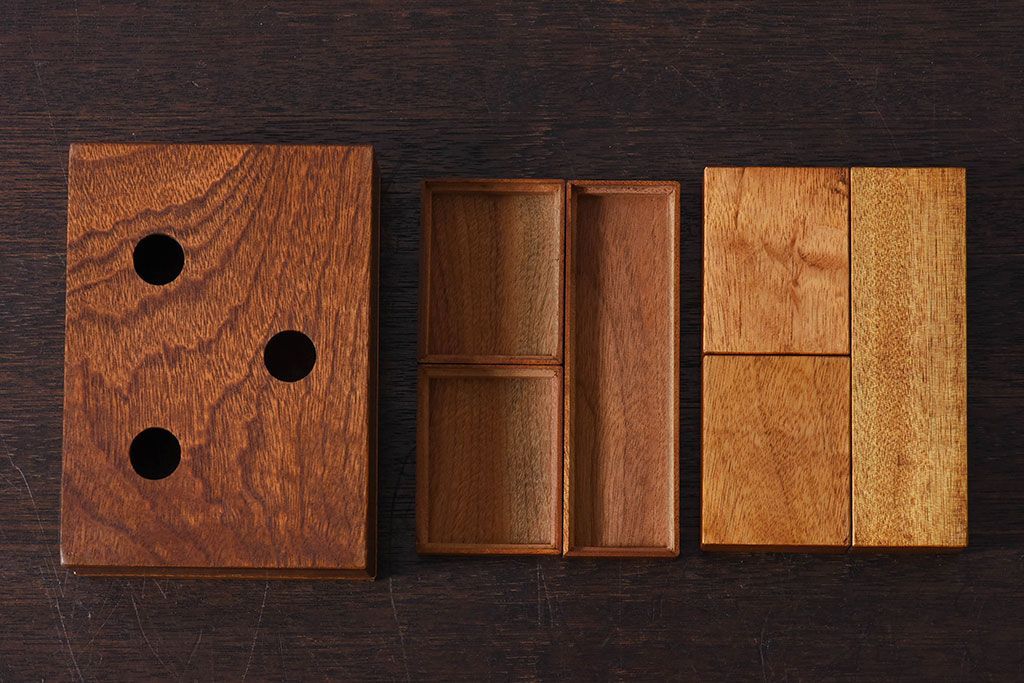 アンティーク雑貨　古い木製のレトロで小さな小物収納箱