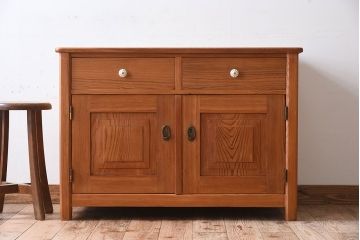 アンティーク家具　パイン材製　イギリスアンティークのサイドボード