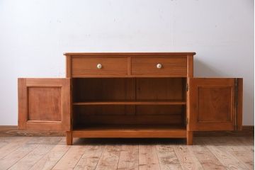 アンティーク家具　パイン材製　イギリスアンティークのサイドボード