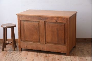 アンティーク家具　パイン材製　イギリスアンティークのサイドボード