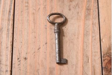 アンティーク家具　パイン材製　イギリスアンティークのサイドボード