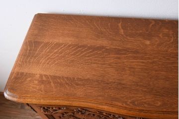 ヴィンテージ家具　フランスビンテージ　オーク材製　美しい彫刻入りのサイドキャビネット