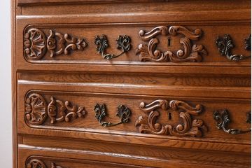 ヴィンテージ家具　フランスビンテージ　オーク材製　美しい彫刻入りのサイドキャビネット