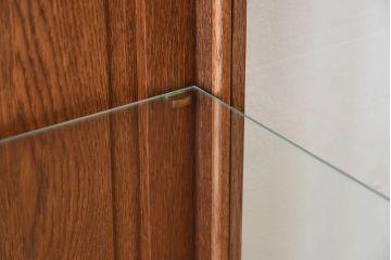 ヴィンテージ家具　フランスビンテージ　オーク材製　彫刻入りガラスケース(ショーケース)