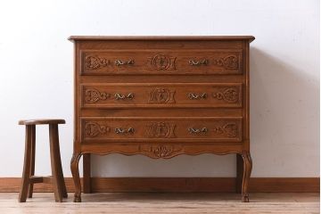 ヴィンテージ家具　フランスビンテージ　オーク材製　彫刻入り3段チェスト(キャビネット)