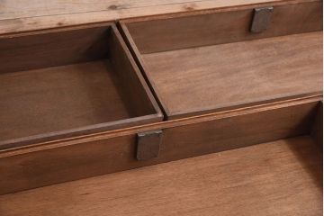 ヴィンテージ家具　フランスビンテージ　オーク材製　彫刻入り3段チェスト(キャビネット)