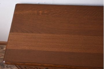 ヴィンテージ家具　フランスビンテージ　オーク材製　彫刻入り3段チェスト(キャビネット)