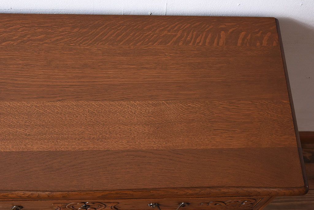 ヴィンテージ家具　フランスビンテージ　オーク材製　彫刻入り3段チェスト(キャビネット)