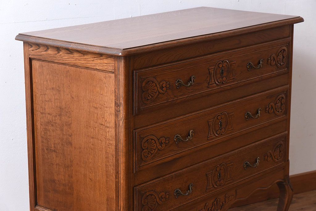 ヴィンテージ家具　フランスビンテージ　オーク材製　彫刻入り3段チェスト(キャビネット)