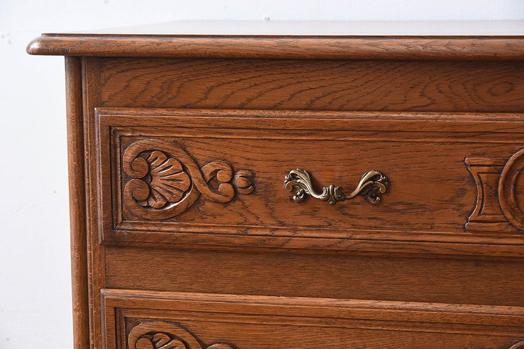 ヴィンテージ家具　フランスビンテージ　オーク材製　彫刻入り3段チェスト(キャビネット)