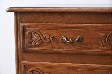 ヴィンテージ家具　フランスビンテージ　オーク材製　彫刻入り3段チェスト(キャビネット)