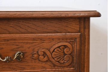 ヴィンテージ家具　フランスビンテージ　オーク材製　彫刻入り3段チェスト(キャビネット)