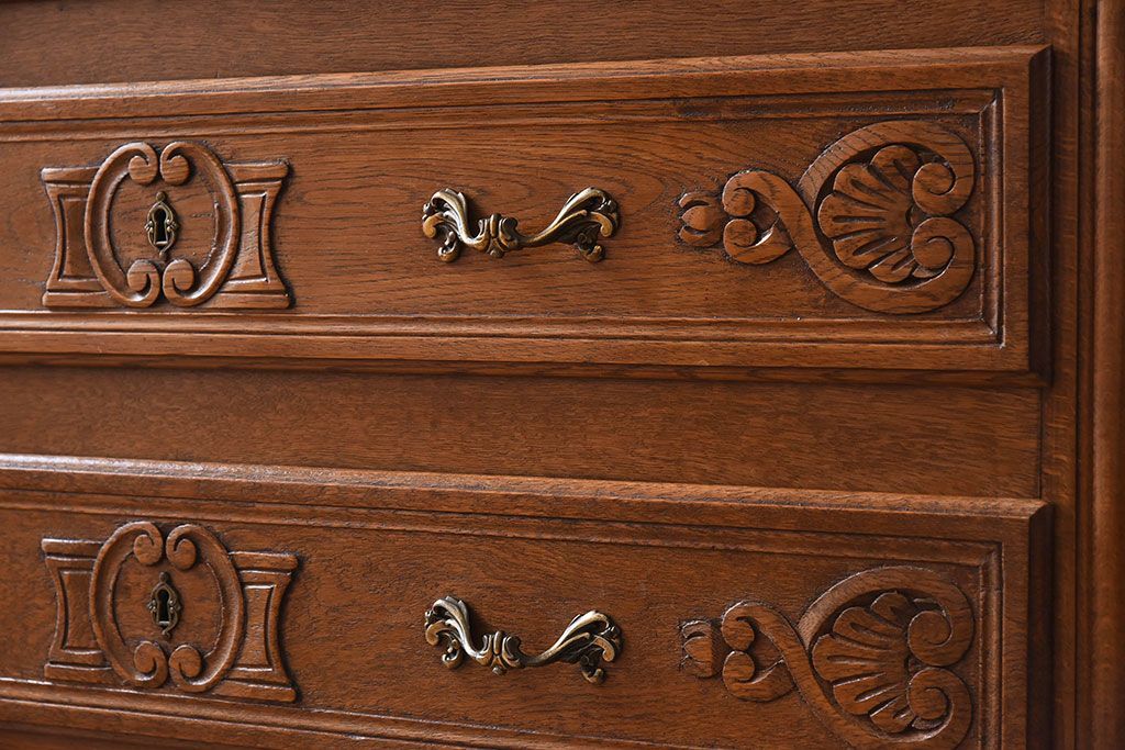 ヴィンテージ家具　フランスビンテージ　オーク材製　彫刻入り3段チェスト(キャビネット)