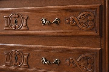 ヴィンテージ家具　フランスビンテージ　オーク材製　彫刻入り3段チェスト(キャビネット)