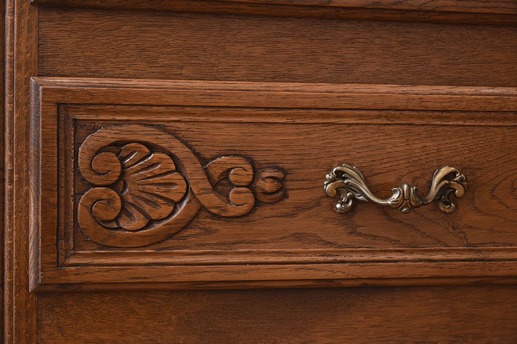 ヴィンテージ家具　フランスビンテージ　オーク材製　彫刻入り3段チェスト(キャビネット)