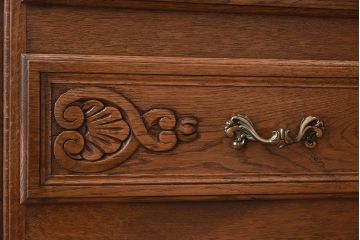 ヴィンテージ家具　フランスビンテージ　オーク材製　彫刻入り3段チェスト(キャビネット)