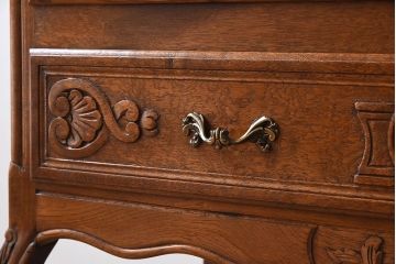 ヴィンテージ家具　フランスビンテージ　オーク材製　彫刻入り3段チェスト(キャビネット)