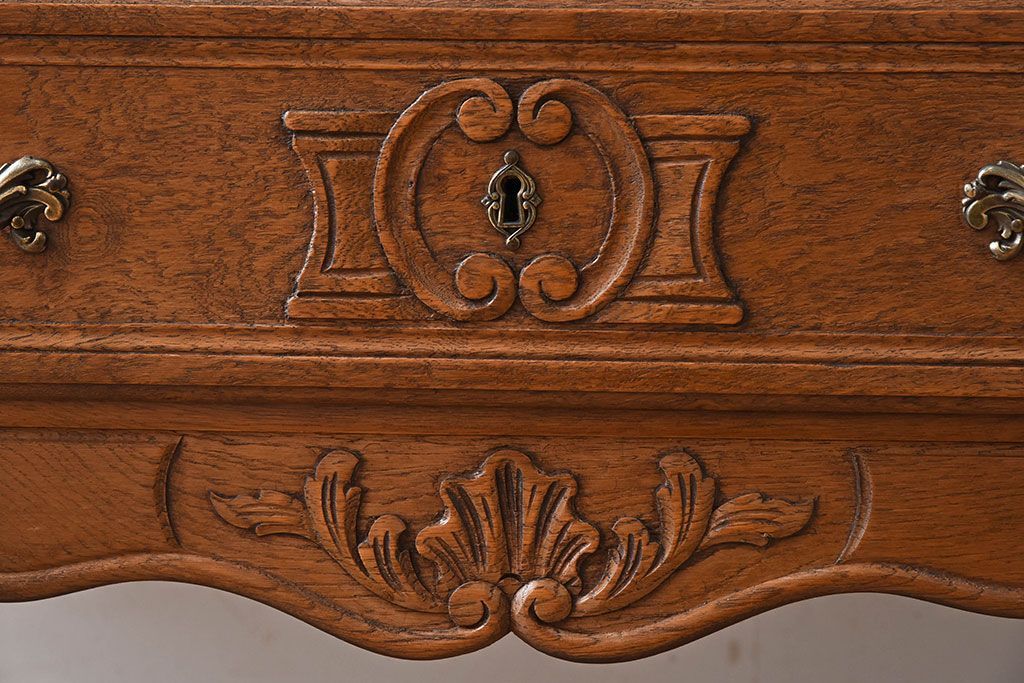 ヴィンテージ家具　フランスビンテージ　オーク材製　彫刻入り3段チェスト(キャビネット)