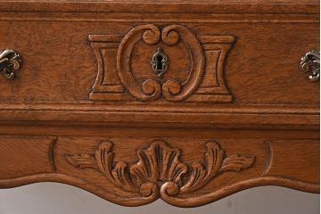 ヴィンテージ家具　フランスビンテージ　オーク材製　彫刻入り3段チェスト(キャビネット)