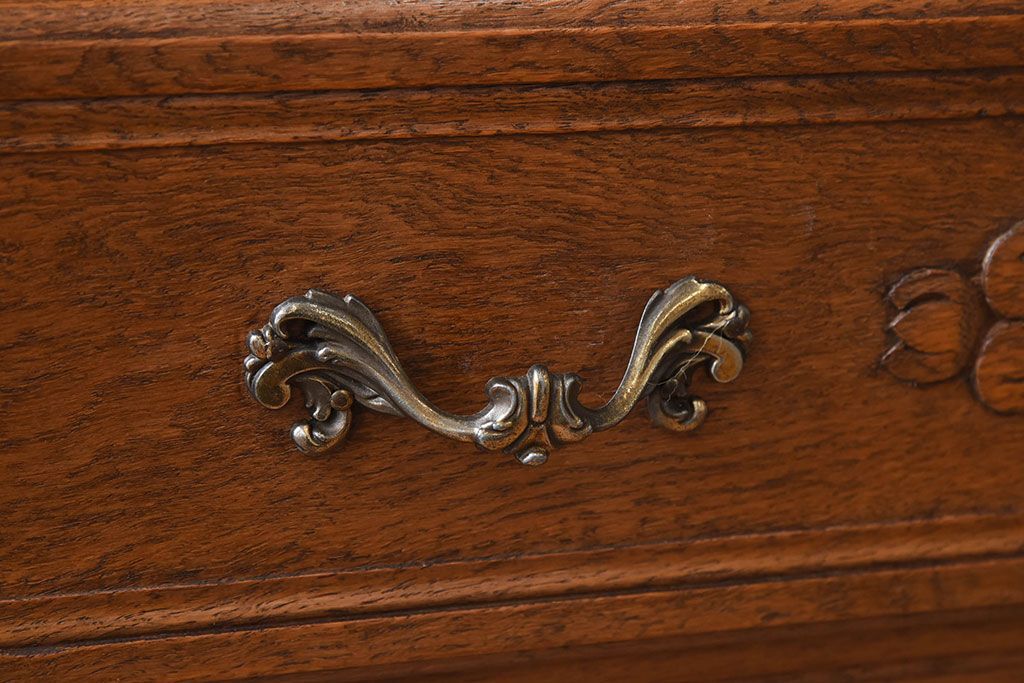 ヴィンテージ家具　フランスビンテージ　オーク材製　彫刻入り3段チェスト(キャビネット)