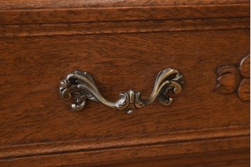 ヴィンテージ家具　フランスビンテージ　オーク材製　彫刻入り3段チェスト(キャビネット)