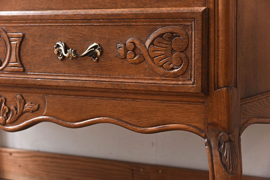 ヴィンテージ家具　フランスビンテージ　オーク材製　彫刻入り3段チェスト(キャビネット)