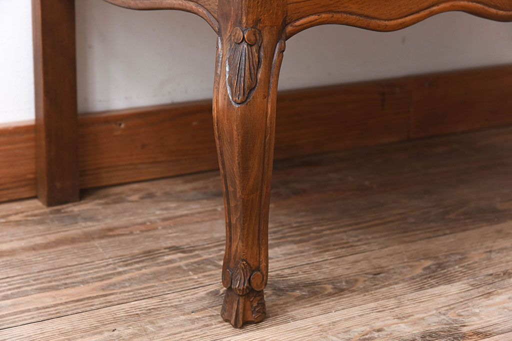 ヴィンテージ家具　フランスビンテージ　オーク材製　彫刻入り3段チェスト(キャビネット)