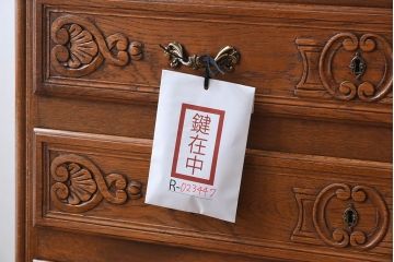 ヴィンテージ家具　フランスビンテージ　オーク材製　彫刻入り3段チェスト(キャビネット)