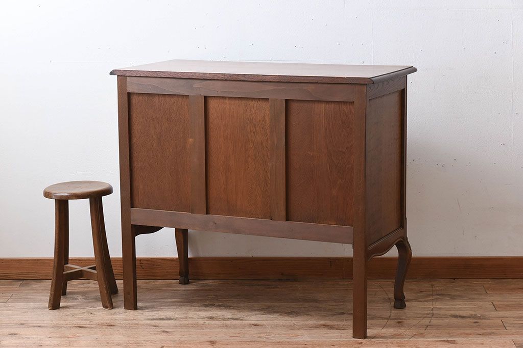 ヴィンテージ家具　フランスビンテージ　オーク材製　彫刻入り3段チェスト(キャビネット)