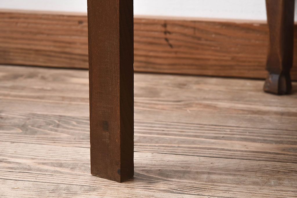 ヴィンテージ家具　フランスビンテージ　オーク材製　彫刻入り3段チェスト(キャビネット)